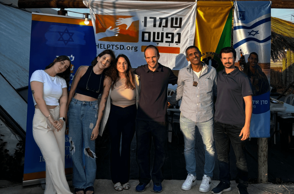 צוות פז של פלחה"ן צנחנים מתארח ביקב רש"י של אליהו שמעוני, לפעילות עם עמותת שמרו נפשם ואילן מאור - אביו של איתי מאור הי"ד