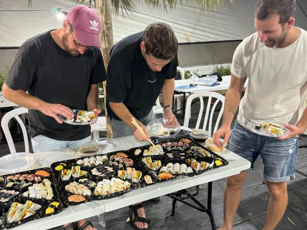 צוות פז של פלחה"ן צנחנים מתארח ביקב רש"י של אליהו שמעוני, לפעילות עם עמותת שמרו נפשם ואילן מאור - אביו של איתי מאור הי"ד